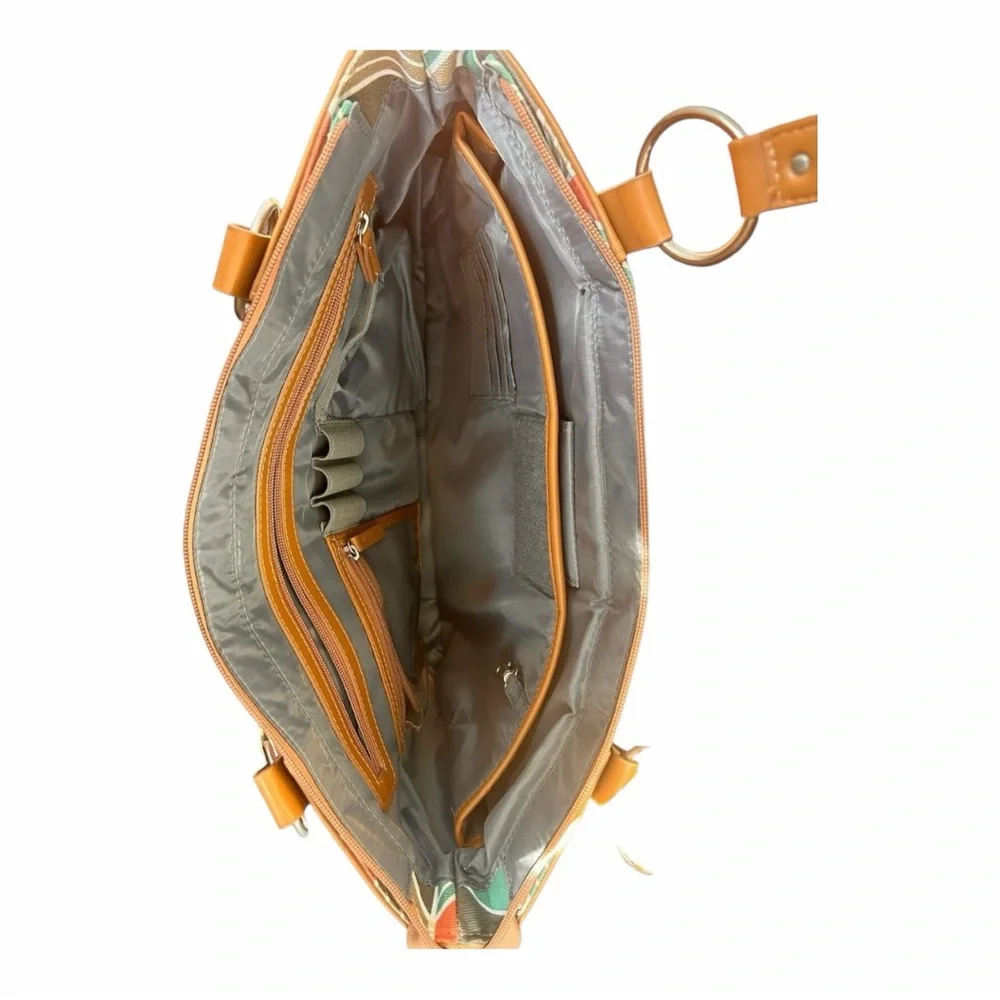 Kailo Chic eye catching